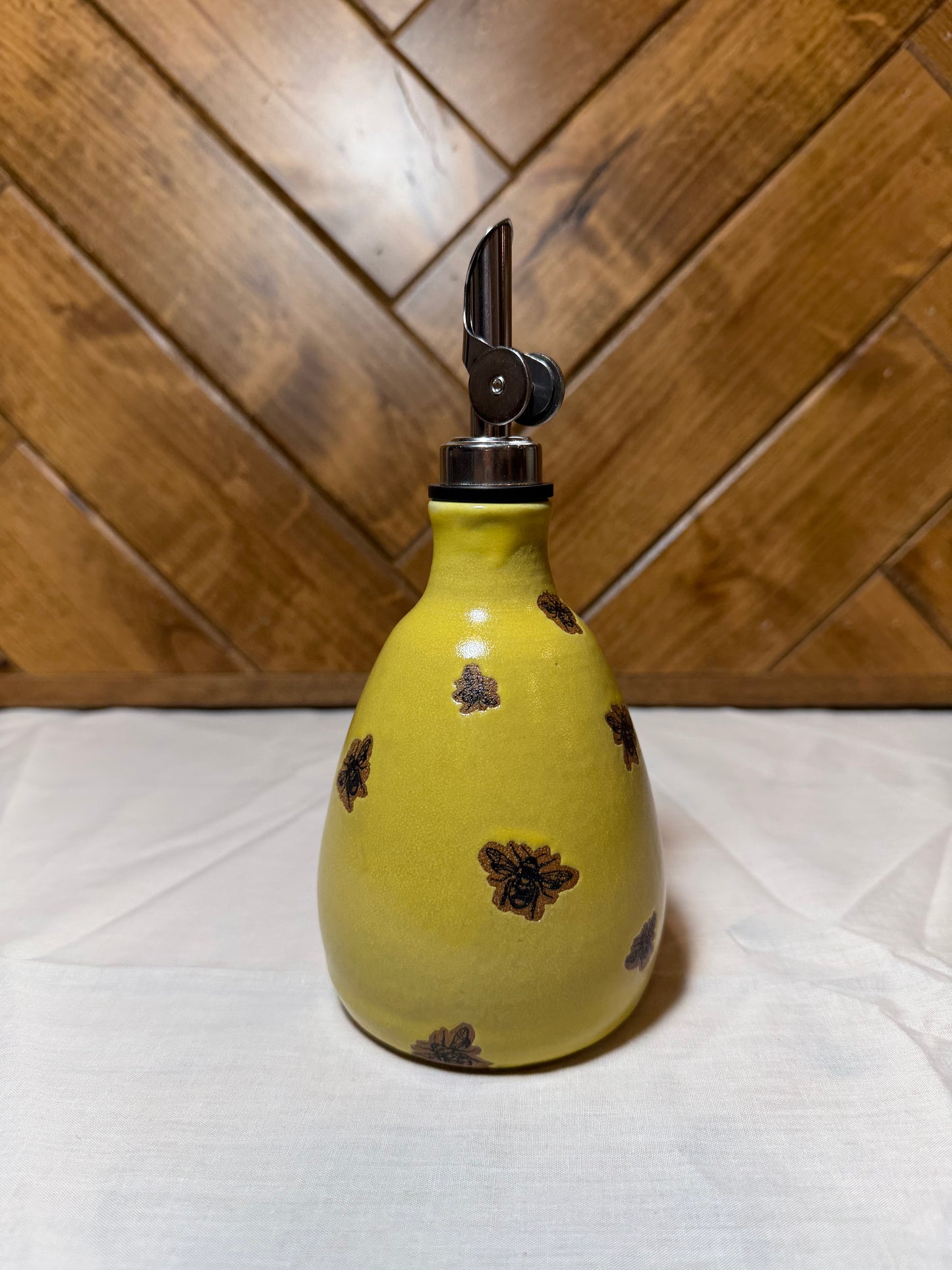 Bee Oil Pourer